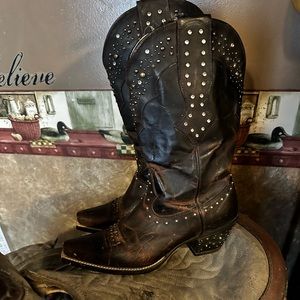 Women’s Ariat boots with studded accents.Boots are a size 10.